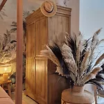 Papillon Apartment